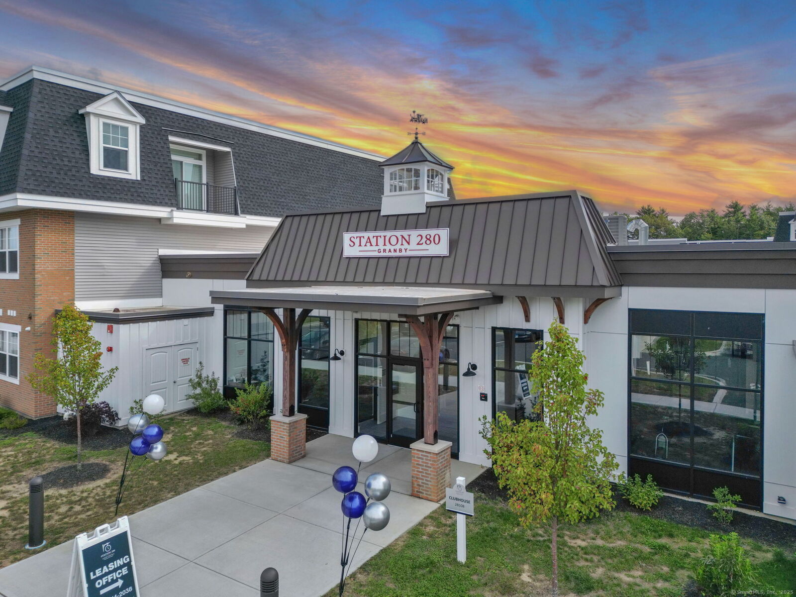 Property Photo:  280 Salmon Brook Street 2206  CT 06035 