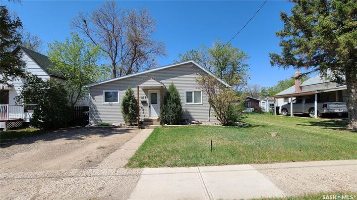 Property Photo: 215 Mergens Street SK S4H 1R4