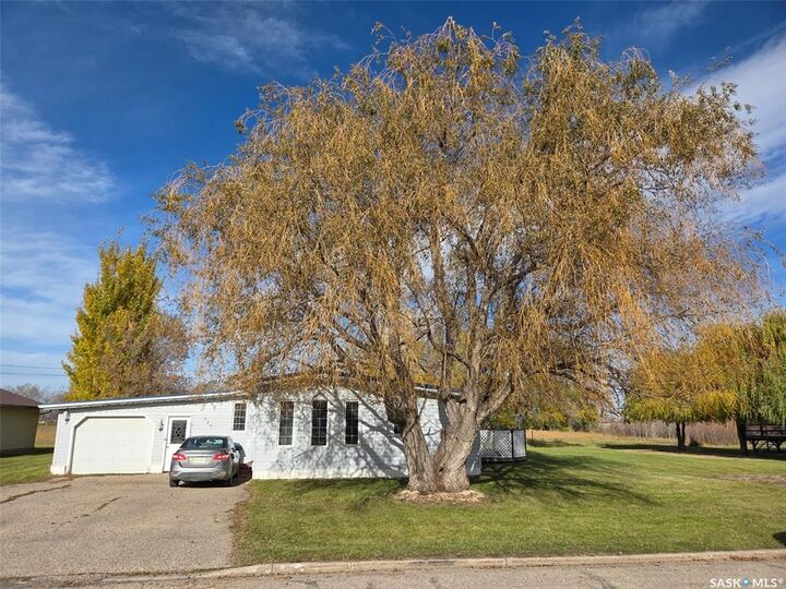 720 Maple Drive — photo 1
