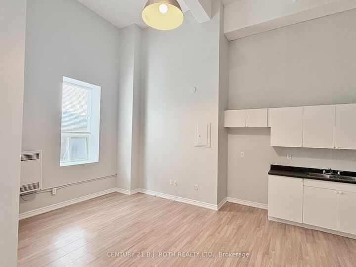 Photo de la propriété:  19 Dunlop Street W 205  ON L4N 1A1 