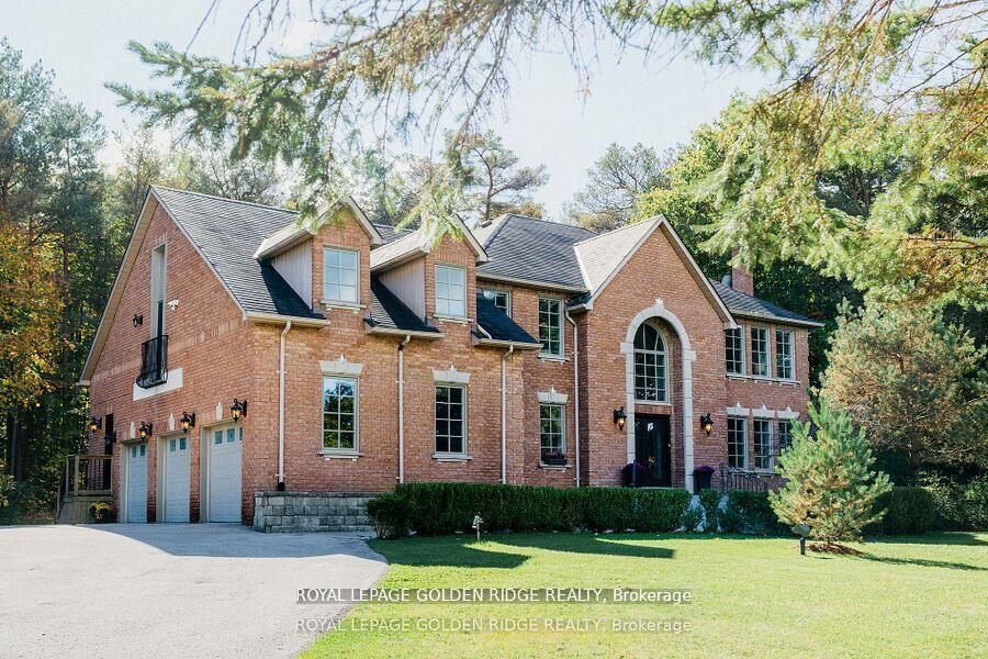Property Photo: 8 Greenvalley Circle ON L4A 2L4