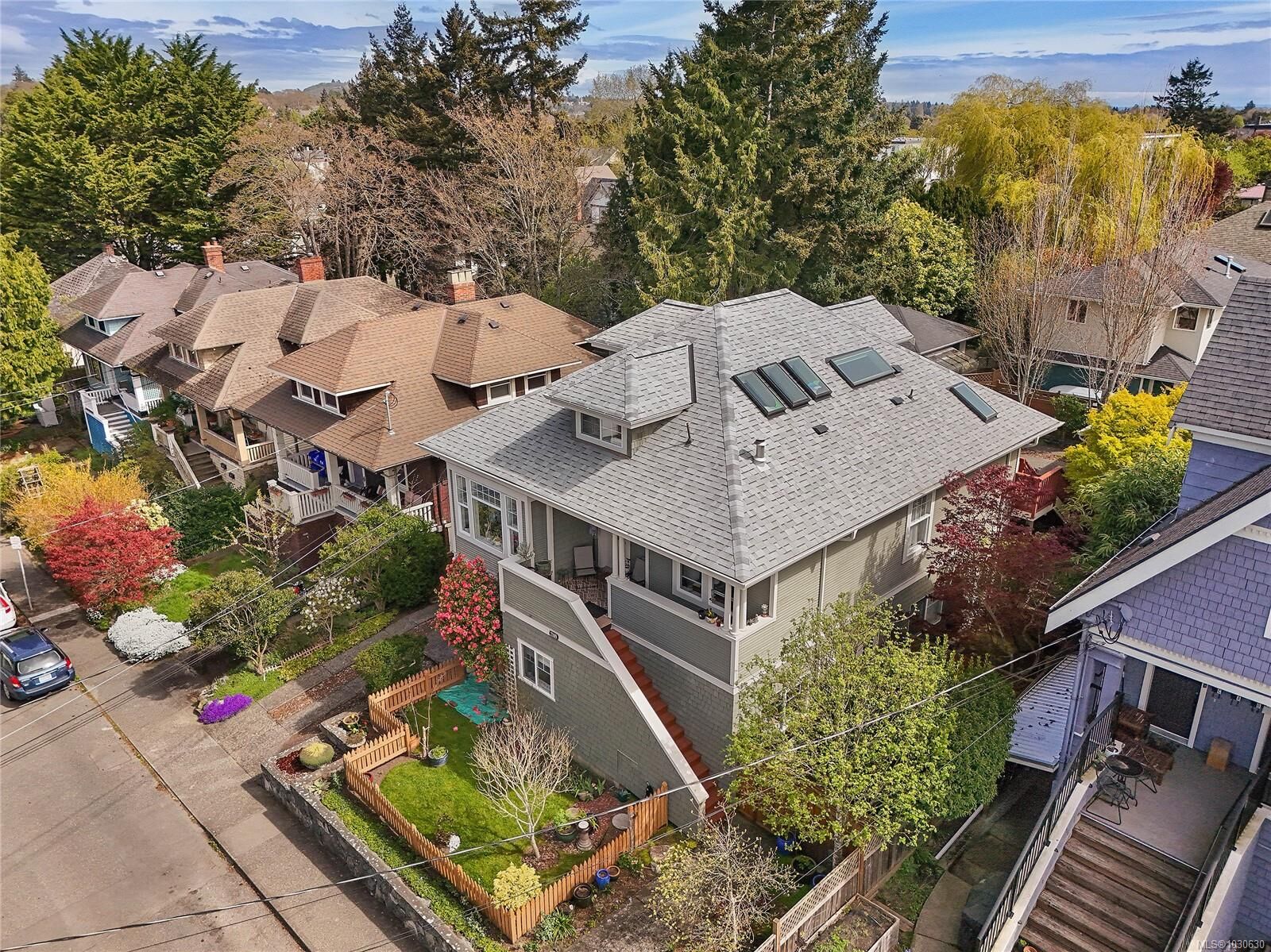 Property Photo: 2109 Chambers St 4 BC V8T 3L1