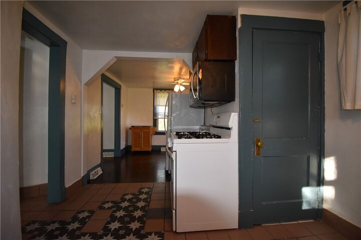 Property Photo:  1008 South Rd  PA 15209 