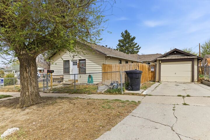 Property Photo:  740 W 10th  WY 82601 