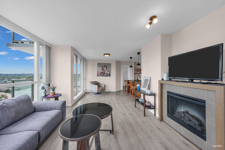 Property Photo: 4888 Brentwood Drive 1506 BC V5C 0C6