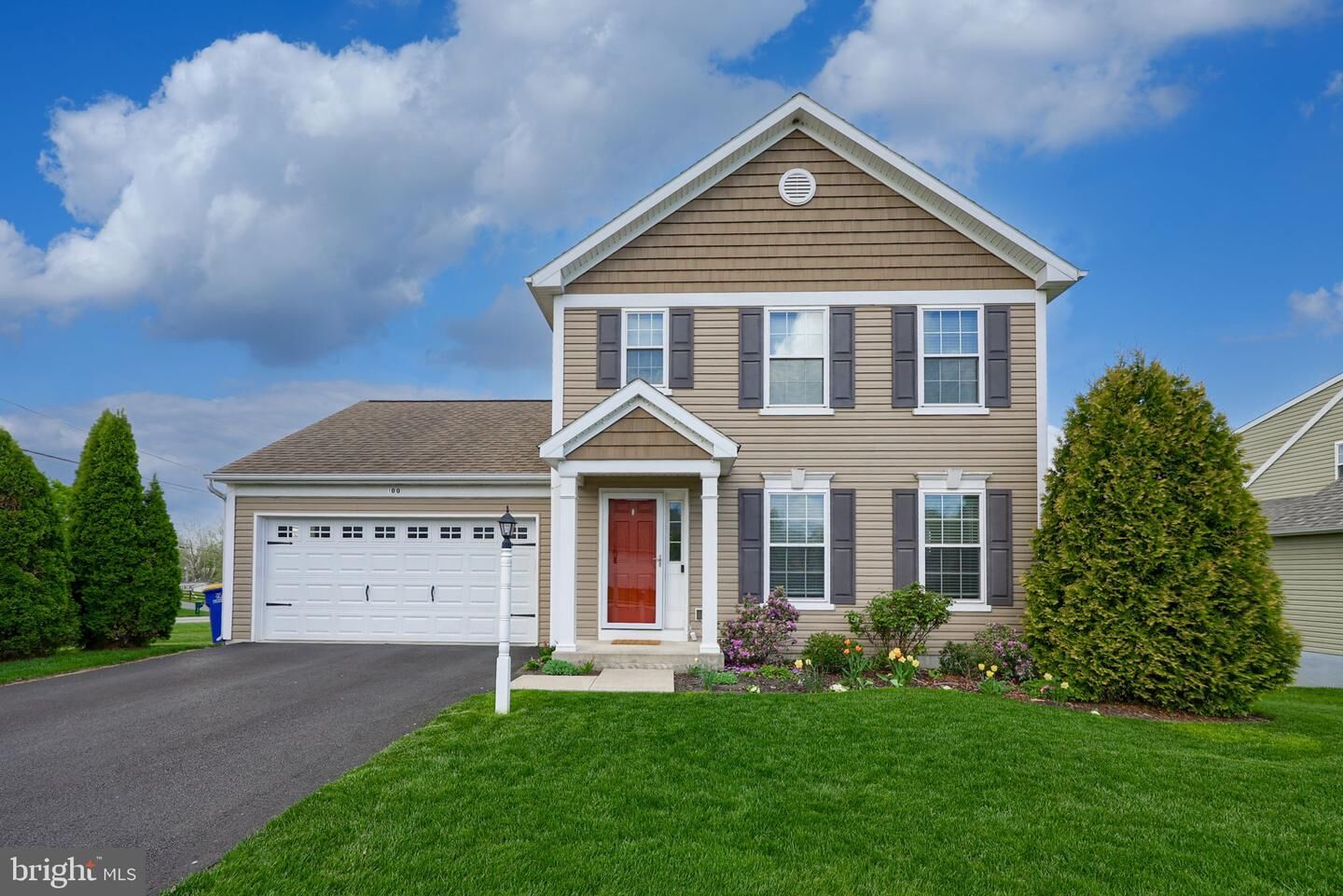 Property Photo:  100 Kenneth Drive  PA 17540 