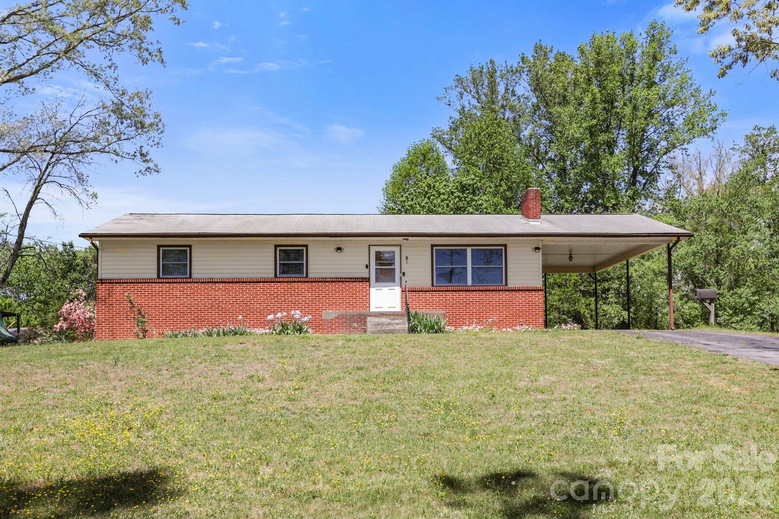 Property Photo:  41 Hartshorn Drive  NC 28715 