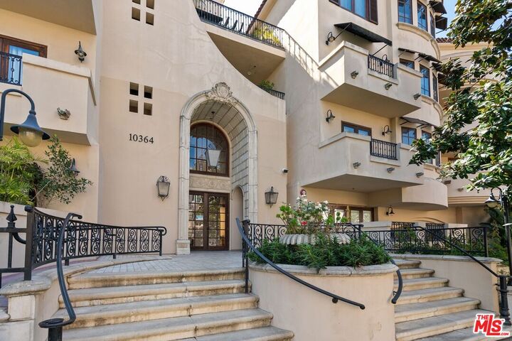 Property Photo:  10364 Almayo Ave  CA 90064 