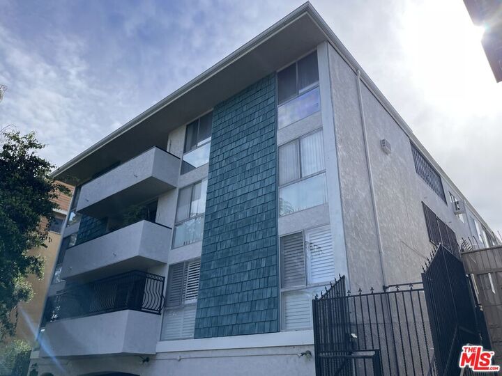 Property Photo:  244 S La Fayette Park Pl  CA 90057 