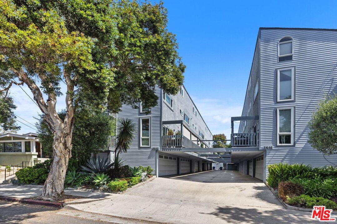 Property Photo:  2613 6th St  CA 90405 