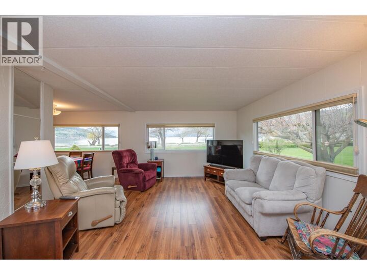 2727 Lakeshore Road 48 — photo 1