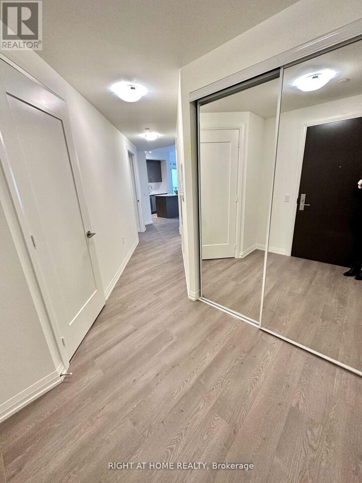 Property Photo: 9000 Jane Street 2115 ON L4K 0M6