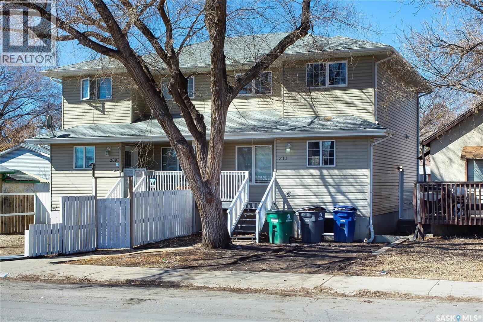 Property Photo:  211 N Avenue N  SK S7L 2T2 