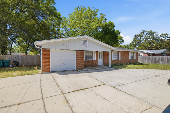 Property Photo:  750 Mayflower Avenue  FL 32547 