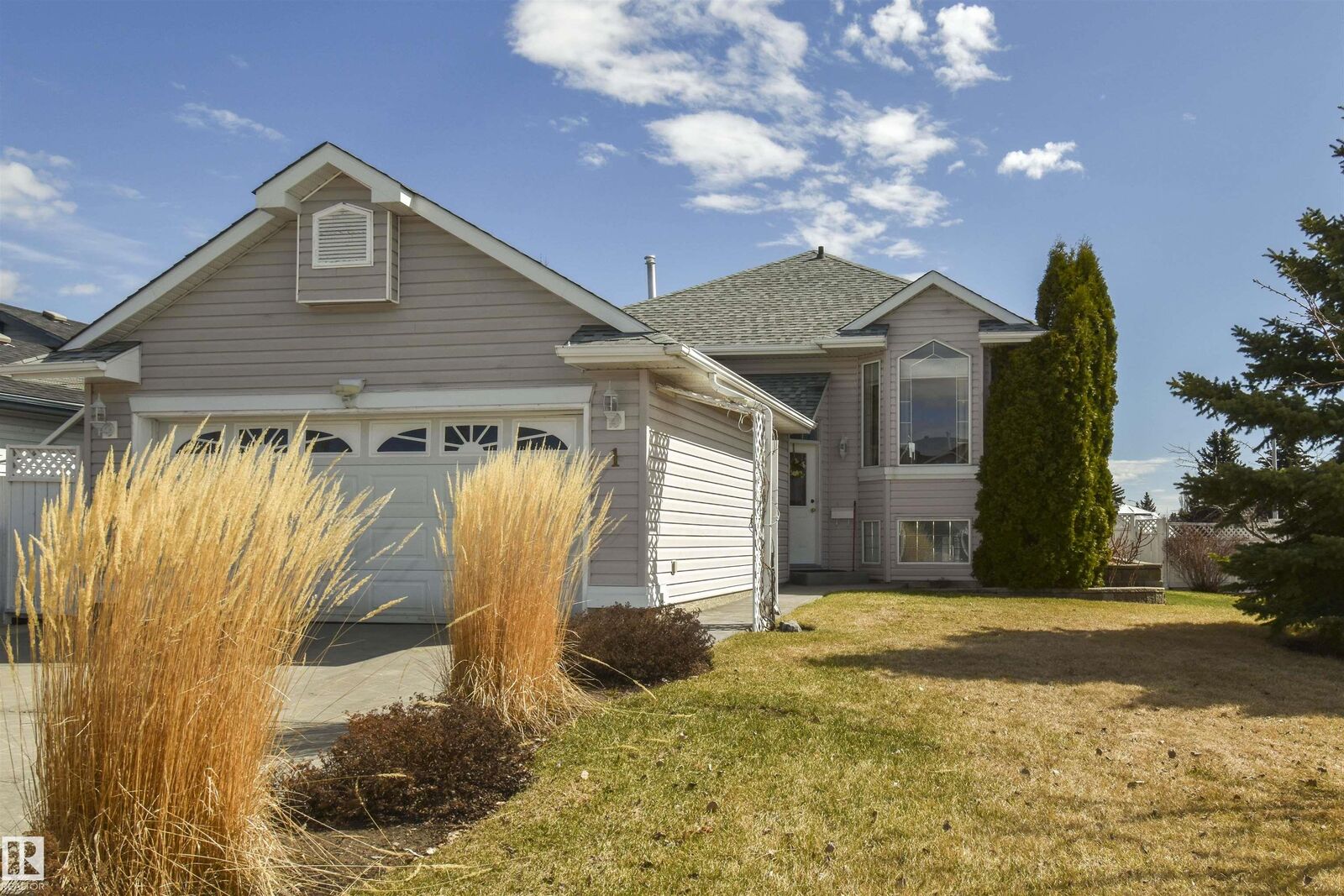 Photo de la propriété:  1 Heritage Point(E)  AB T7Z 2G1 