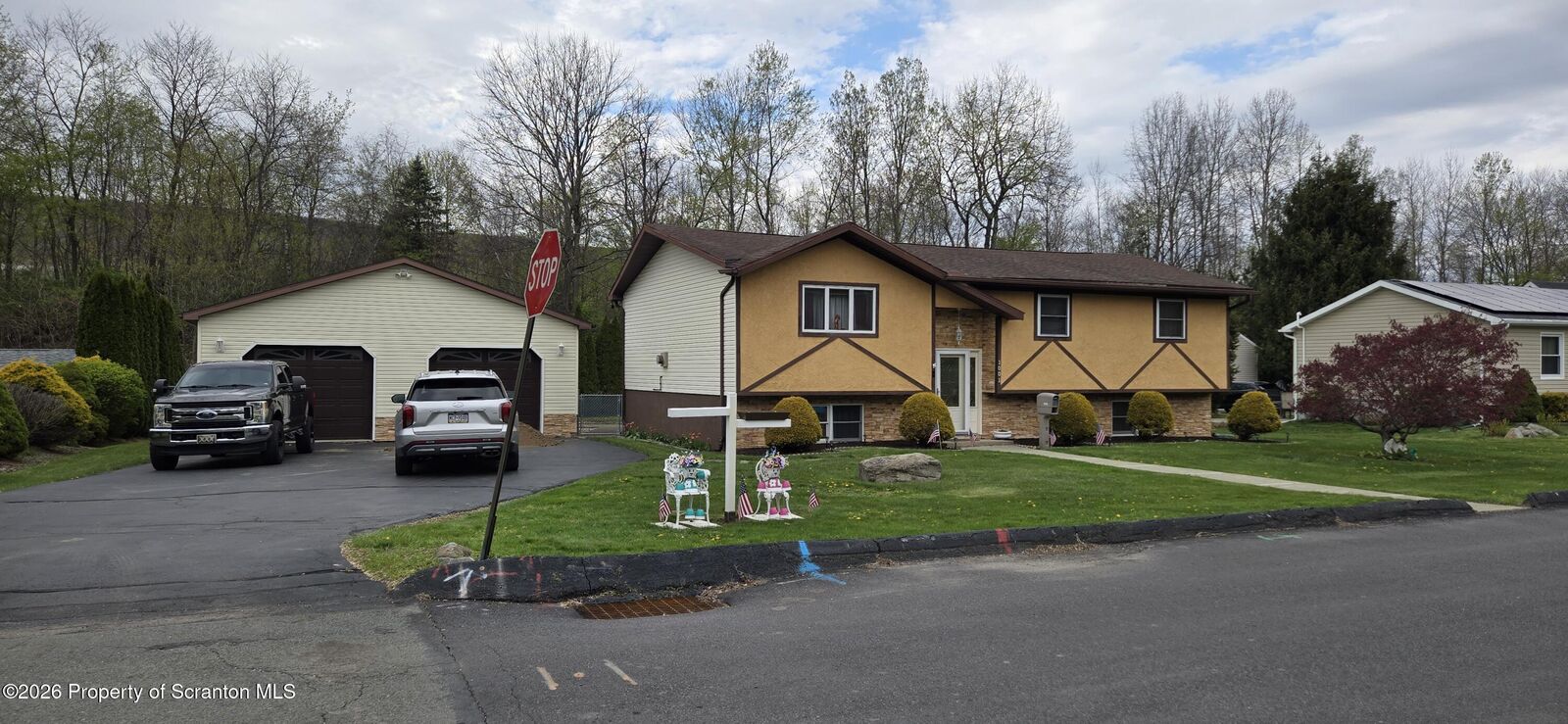 Property Photo:  1001 Hill Street  PA 18433 