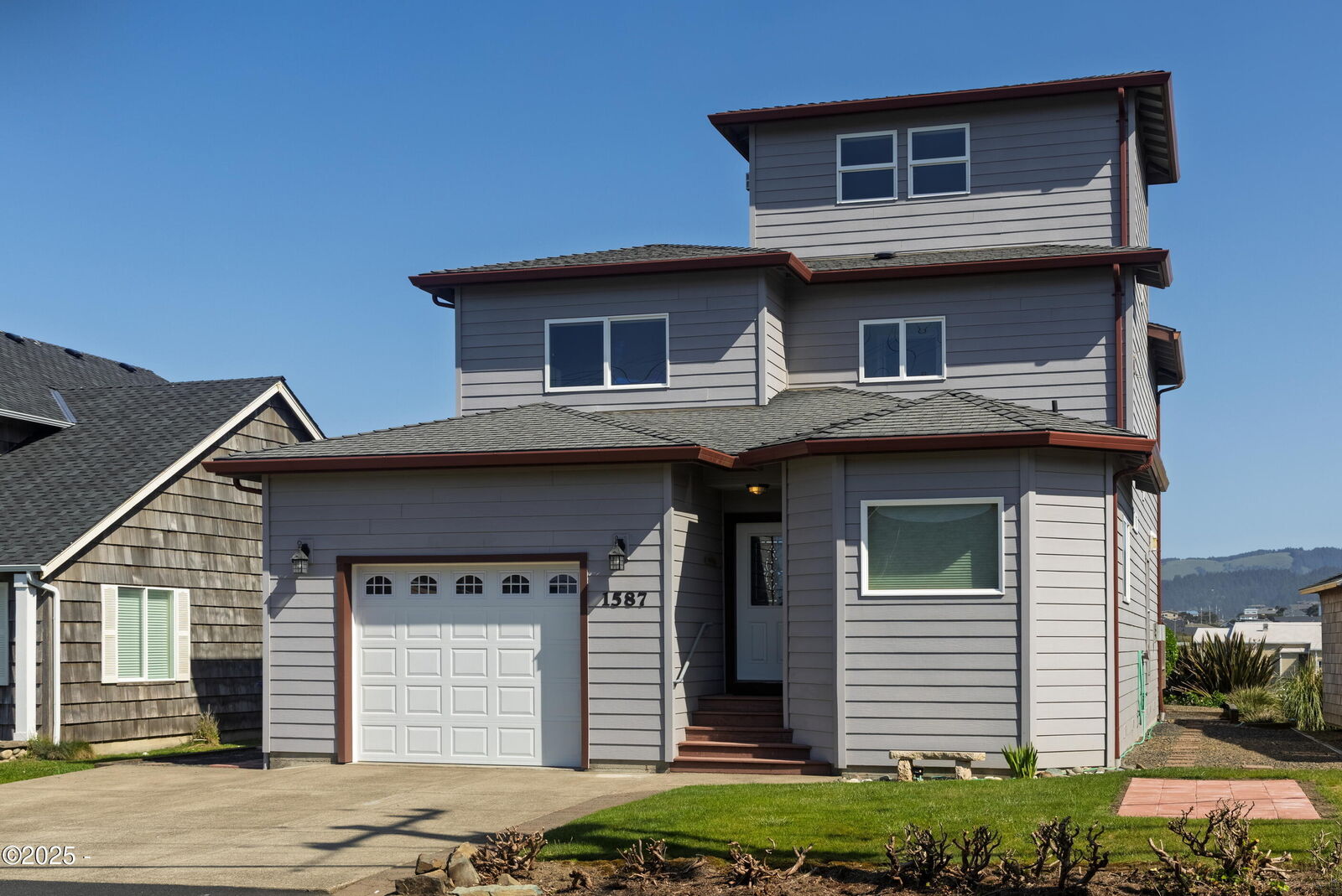 Property Photo:  1587 NW 39th Street  OR 97367 