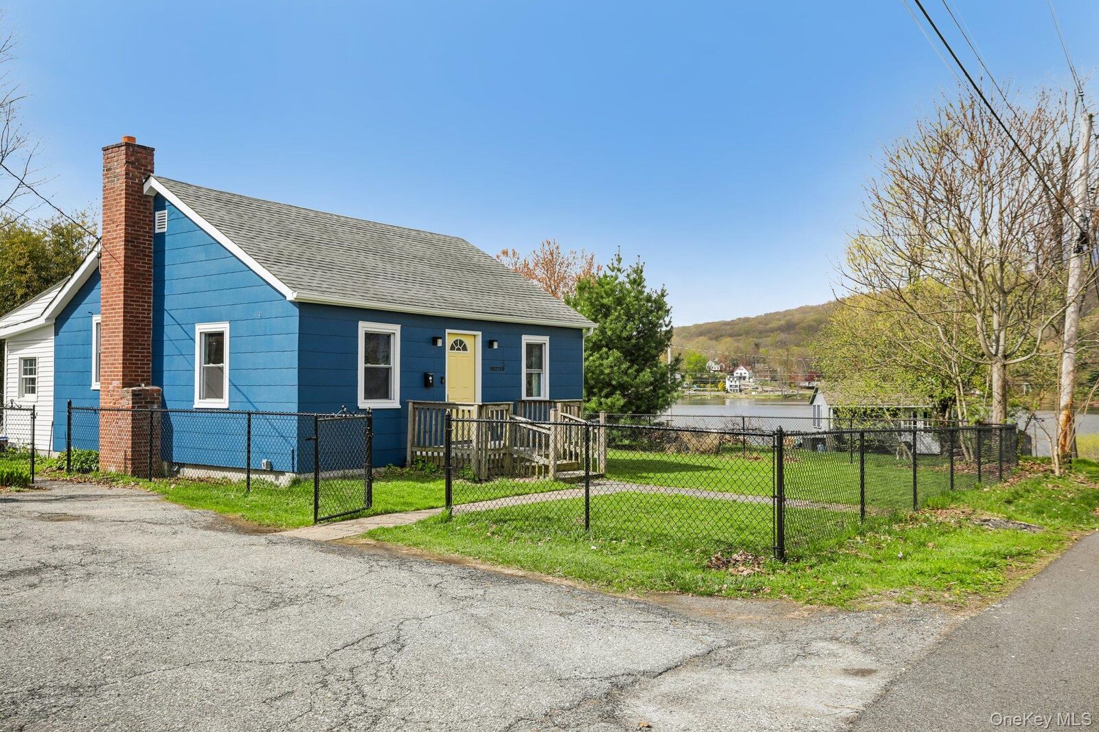 Property Photo:  5 Huguenot Road  NY 10512 
