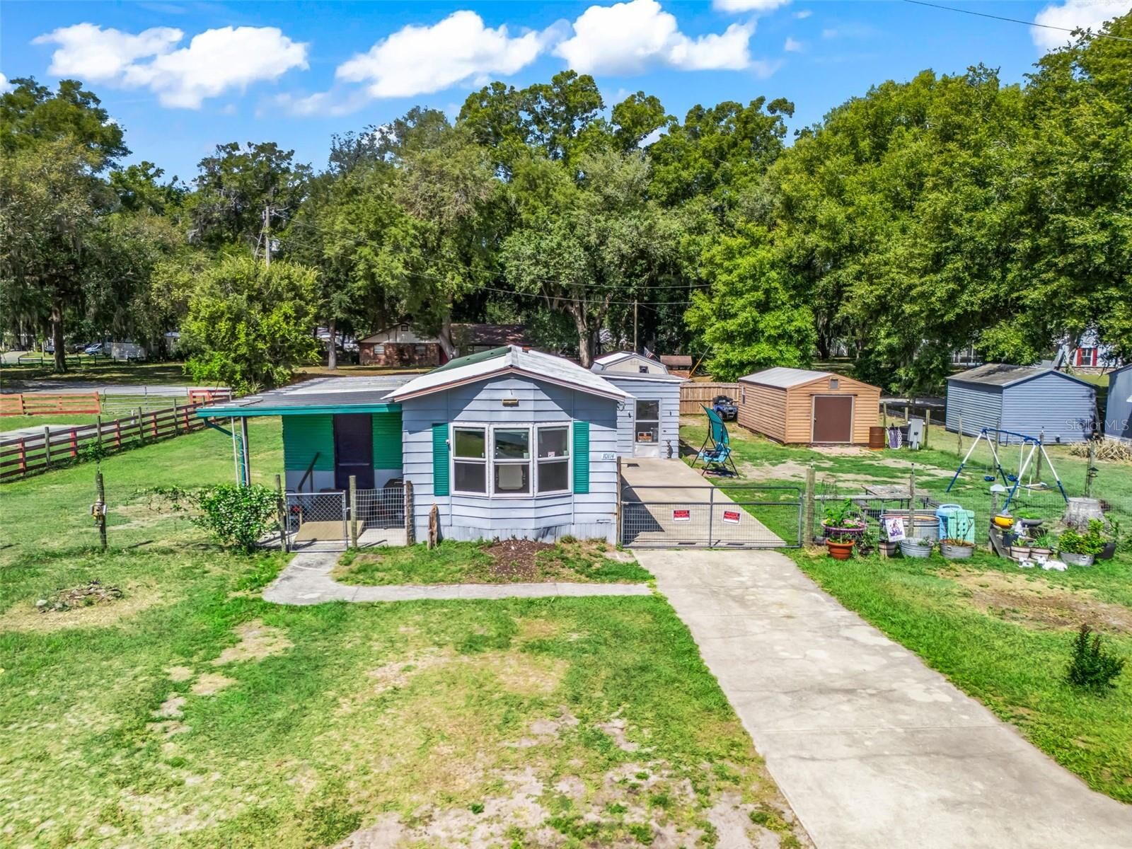 Property Photo:  10114 SE 24th St  FL 33597 