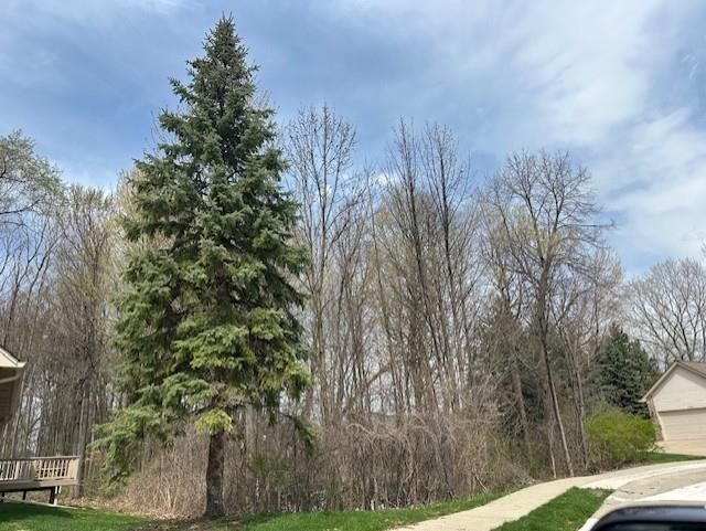 Property Photo:  13871 Elmbrook Drive  MI 48315 