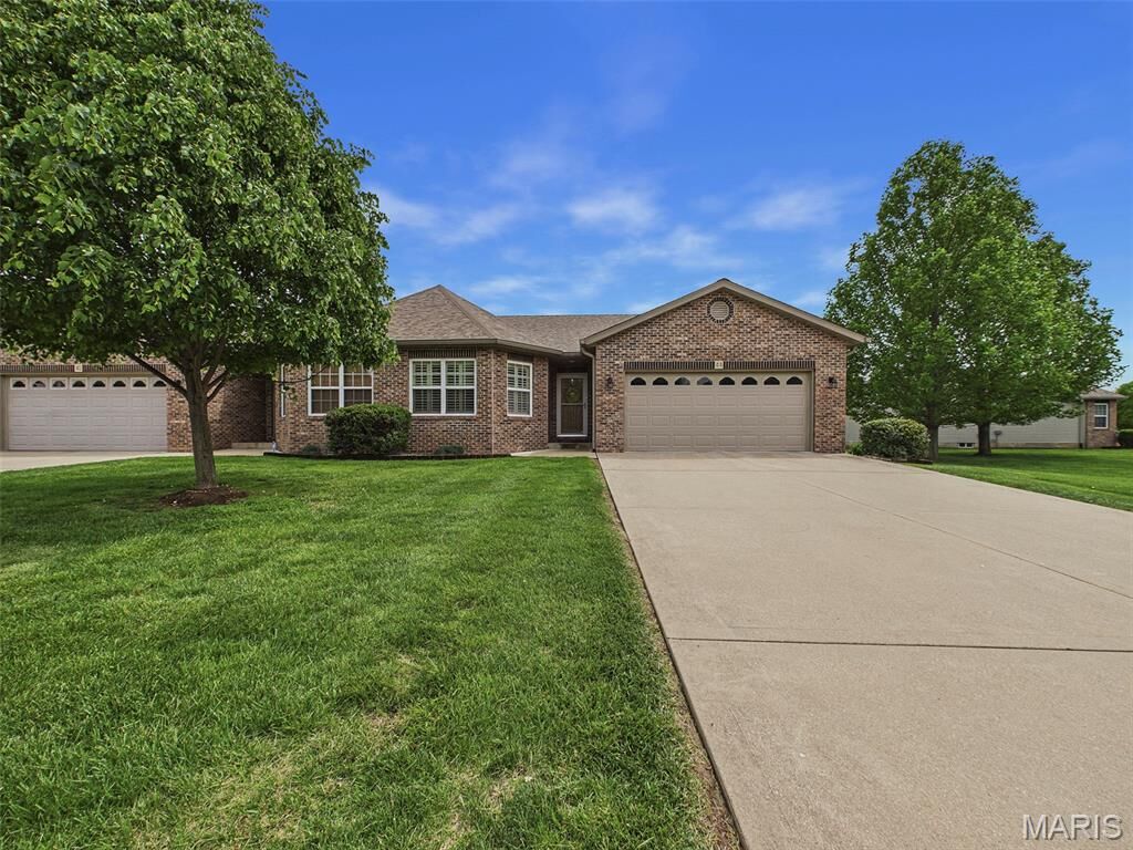 Property Photo:  44 Brooks Drive  IL 62010 