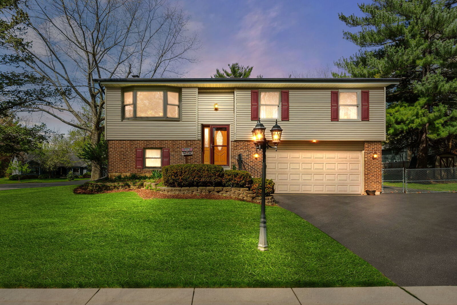 Property Photo:  814 Scott Street  IL 60102 