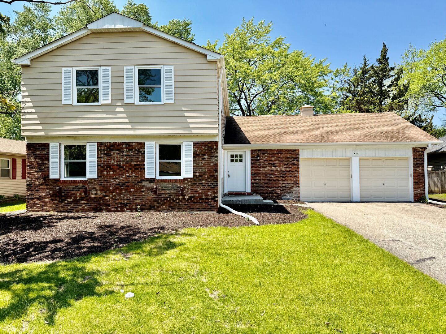 Property Photo:  711 Woodhollow Lane  IL 60089 