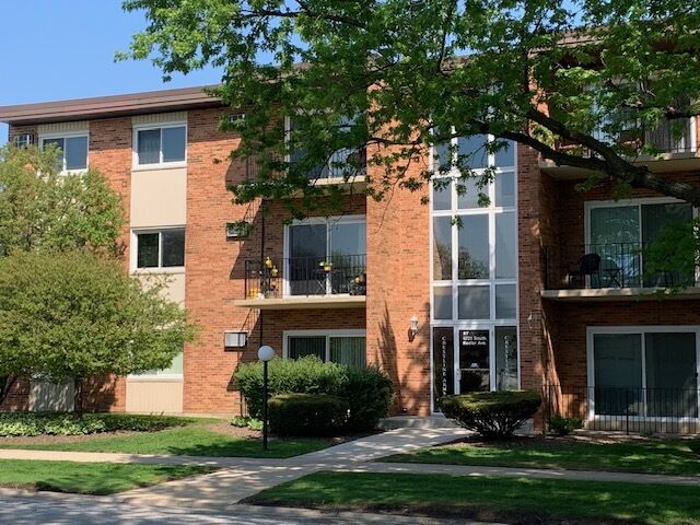 Property Photo:  9721 S Keeler Avenue 102  IL 60453 