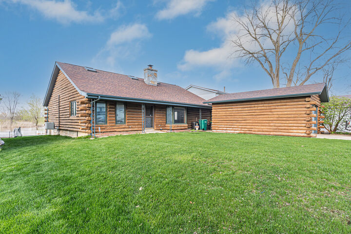 Property Photo:  535 Kingston Boulevard  IL 60050 