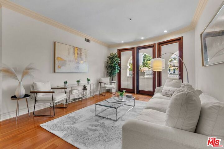 Property Photo:  10364 Almayo Avenue 305  CA 90064 