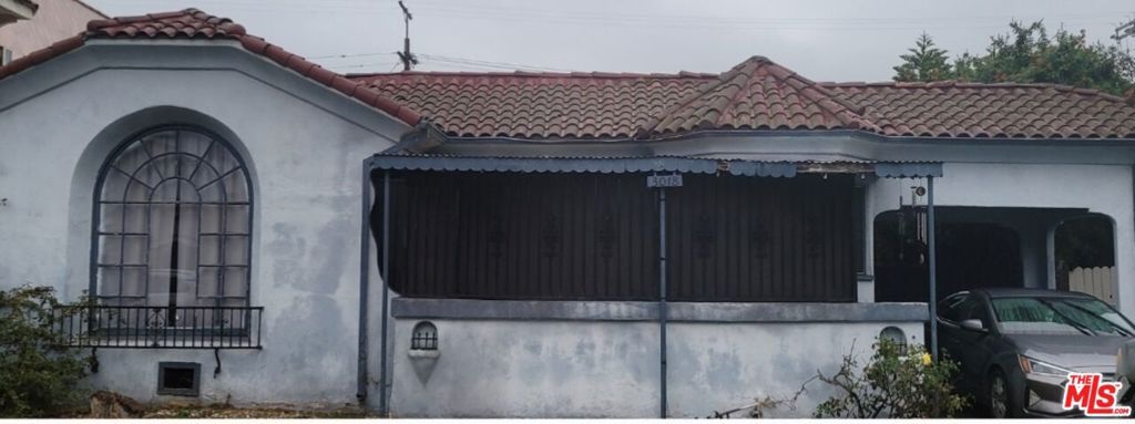 Property Photo:  3018 S Victoria Avenue  CA 90016 