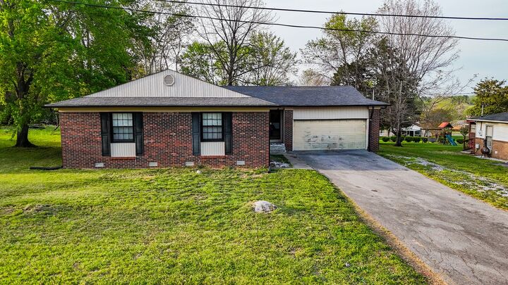 Property Photo:  206 Hilltop Dr  TN 37160 