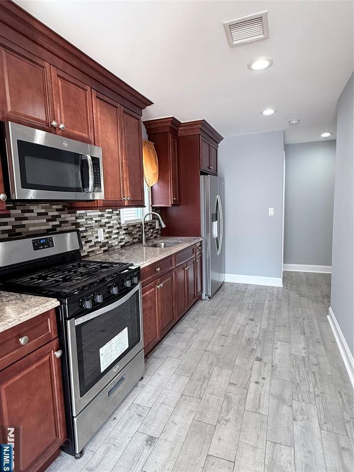 Property Photo:  396 Washington Avenue 1  NJ 07601 