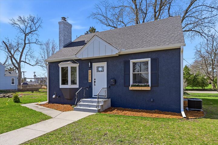 Property Photo:  3370 Library Lane  MN 55426 