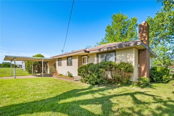 Property Photo:  2204 Lincoln Street  AR 72761 