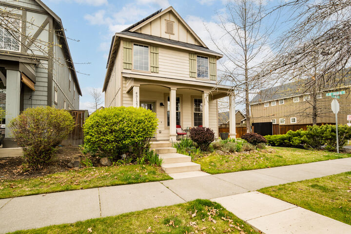 Property Photo:  63127 NE De Haviland Street  OR 97701 