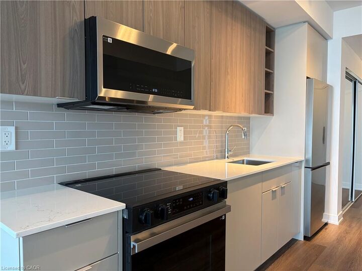 Property Photo:  2075 Lakeshore Road 1005  ON L7R 0H3 