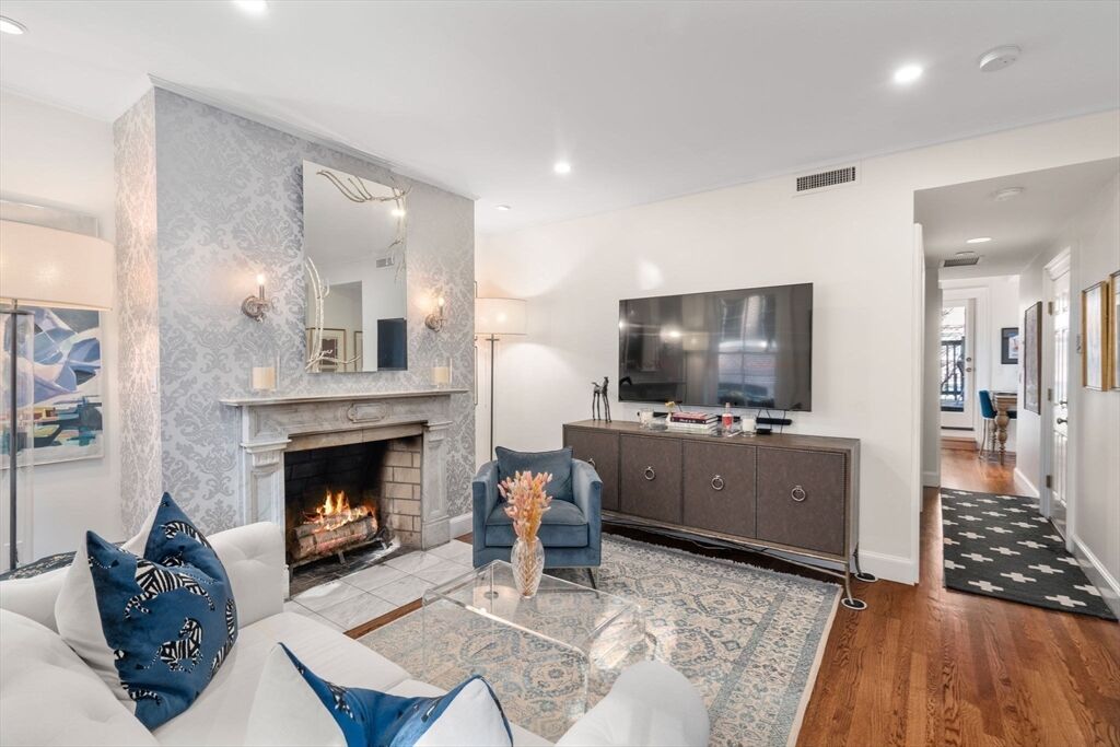 Property Photo:  58 Temple Street 3  MA 02114 