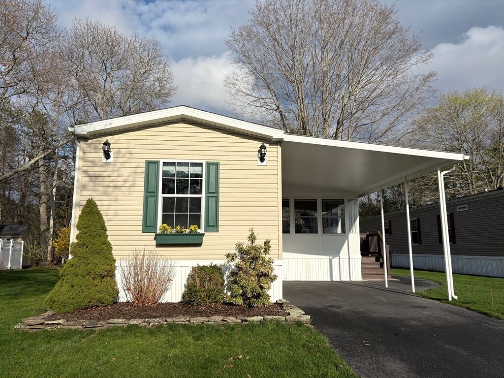 Property Photo:  5 Candlelight Drive  MA 02360 