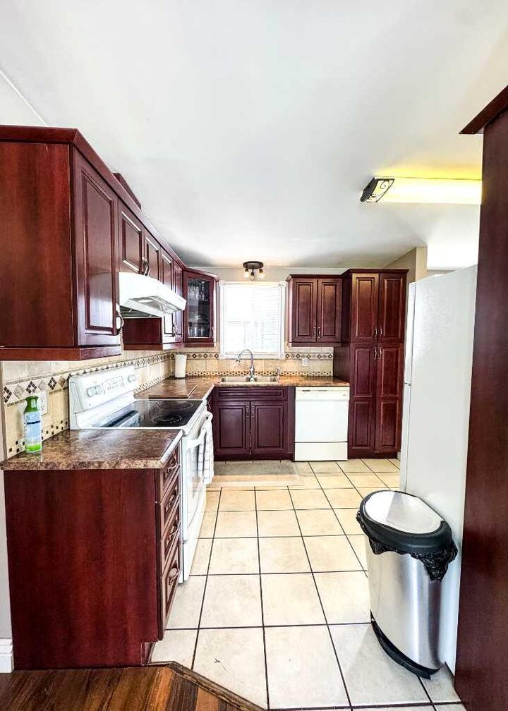 Property Photo: 11237 91 Street AB T8S 1P7
