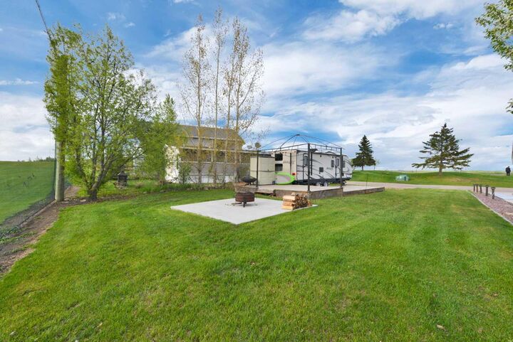 Property Photo:  25054 South Pine Lake Road 5007  AB T0M 1R0 
