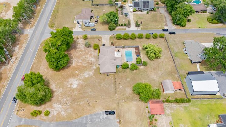 Property Photo: 4576 Woodbine Rd FL 32571