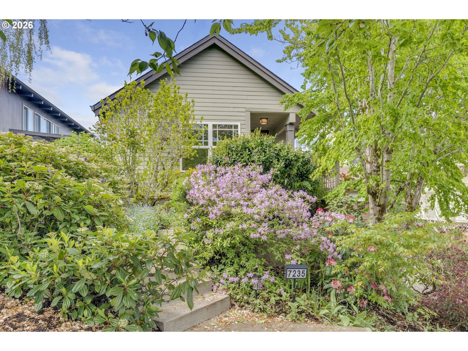 Property Photo:  7235 SE Madison St  OR 97215 