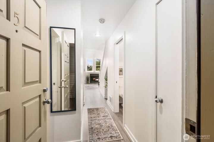 Property Photo:  10237 SE 3rd Street 5  WA 98004 