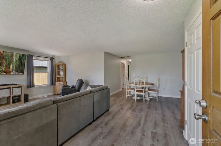 Property Photo:  933  13th Street SW  WA 98371 