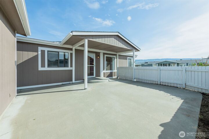 Property Photo:  1706  Twin Peaks Drive 83  WA 98801 