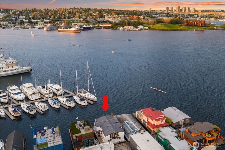 Property Photo:  2466  Westlake Avenue N 8  WA 98109 