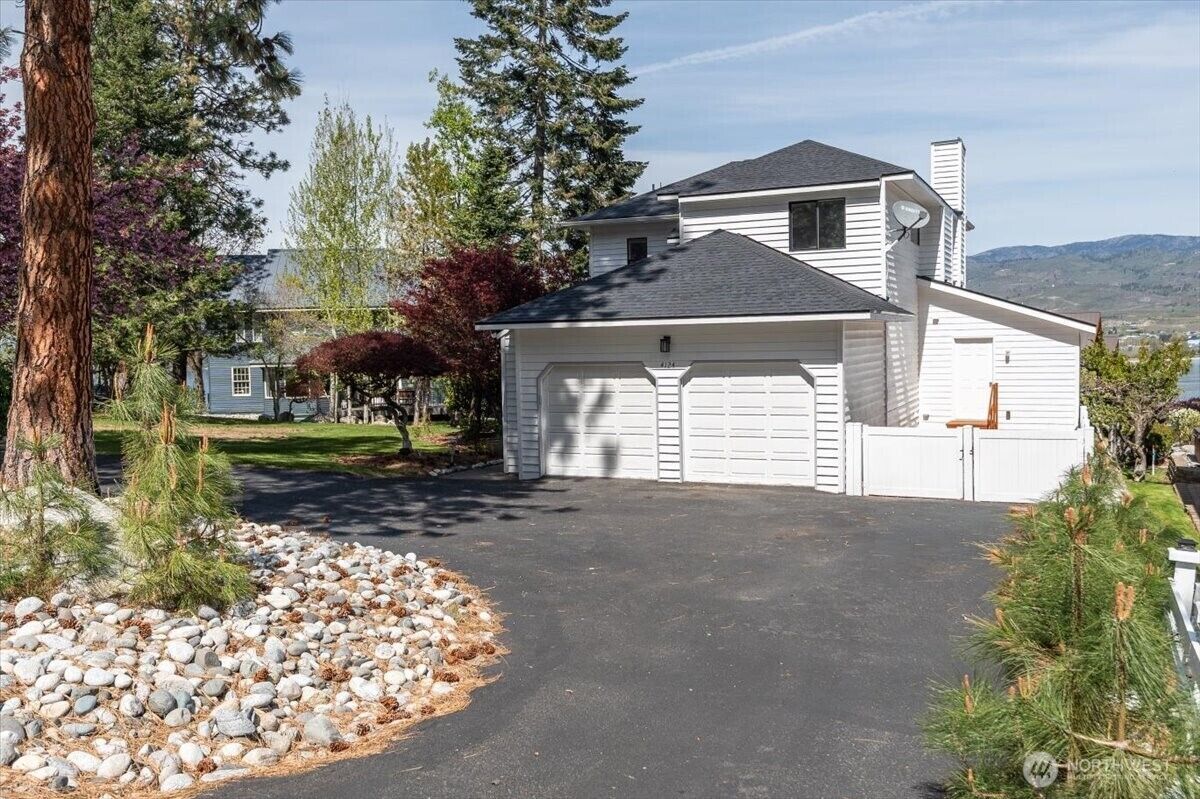Property Photo:  4124  Lakeview Place  WA 98816 