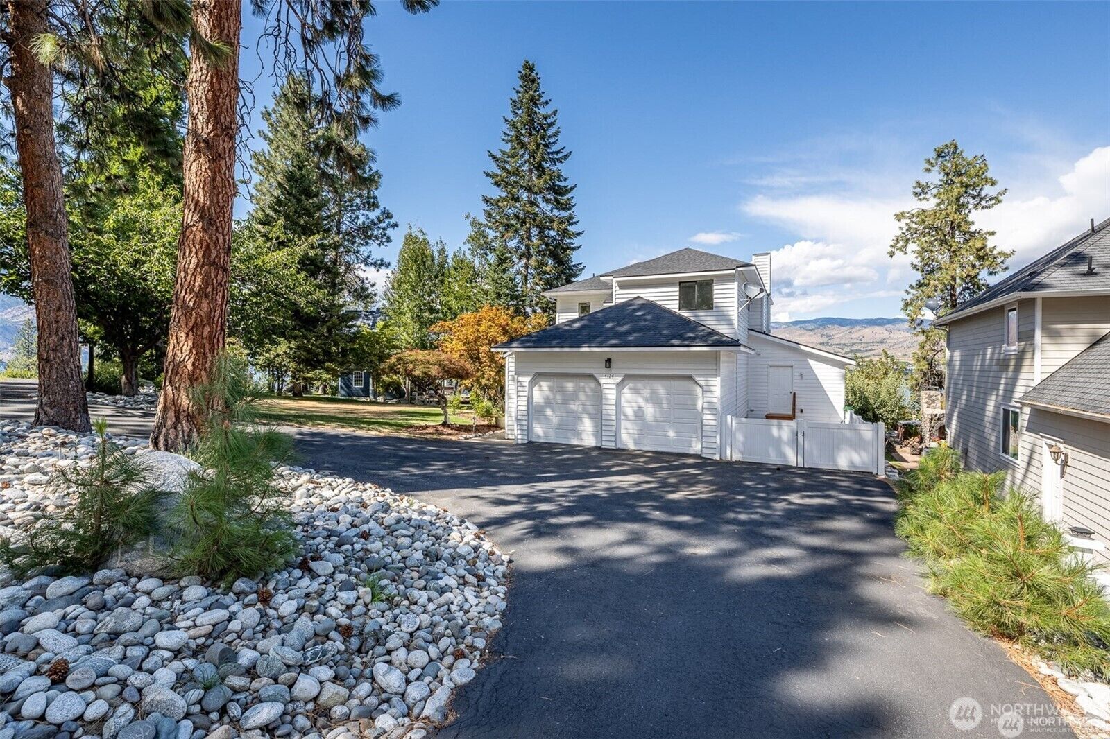Property Photo:  4124  Lakeview Place  WA 98816 