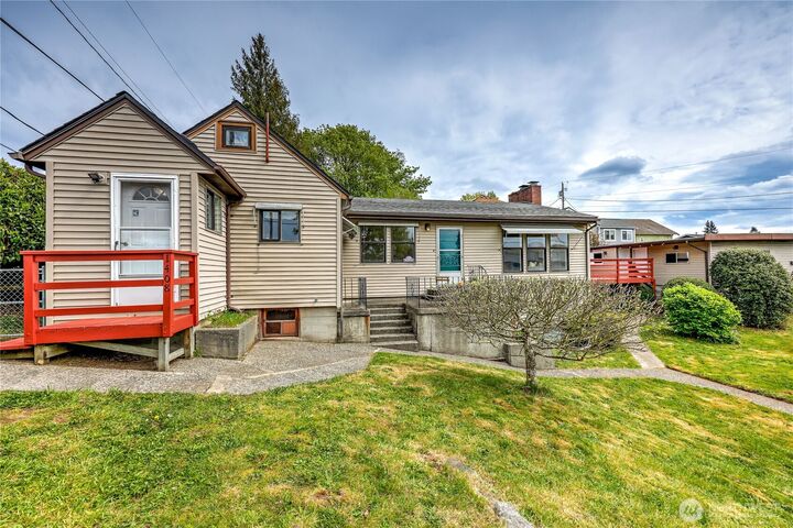 Property Photo:  1408  Winfield Avenue  WA 98310 